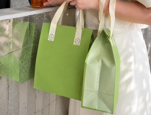 Cooler bag with velcro